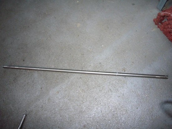 Hřídel hnací (zásobník) délka 1590 mm  