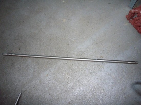 Hřídel hnací (zásobník) délka 1590 mm