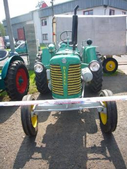 HISTORICKÉ TRAKTORY 2010 - P1060090 (Galerie obr. 8)
